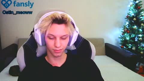 Snapshot of ostin_meoww chatting on 01/14/25, 05:01 Ostin online show from 01/14/25, 05:01