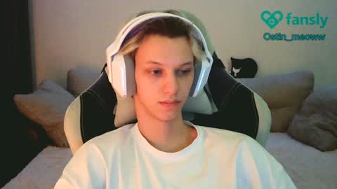 Snapshot of ostin_meoww chatting on 01/19/25, 02:06 Ostin online show from 01/19/25, 02:06