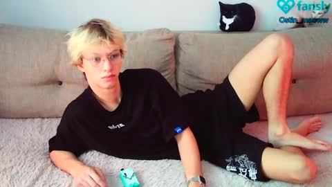 Snapshot of ostin_meoww chatting on 02/12/25, 08:27 Ostin online show from 02/12/25, 08:27