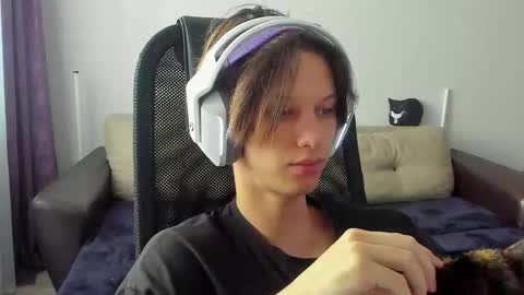 Snapshot of ostin_meoww chatting on 11/14/25, 06:34 Ostin online show from 11/14/25, 06:34