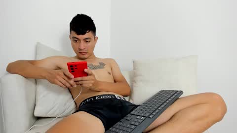 Snapshot of ostinn_ chatting on 09/26/25, 01:48 O S T I N online show from 09/26/25, 01:48