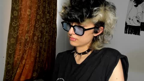 Snapshot of ottoyan_ chatting on 12/13/24, 10:02 Otto 3 online show from 12/13/24, 10:02
