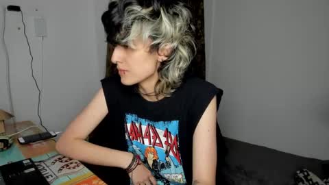 Snapshot of ottoyan_ chatting on 02/01/25, 04:03 Otto 3 online show from 02/01/25, 04:03