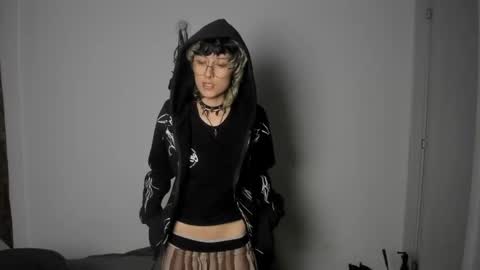 Snapshot of ottoyan_ chatting on 02/17/25, 12:43 Otto 3 online show from 02/17/25, 12:43