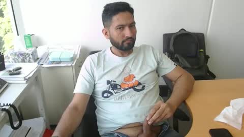 Snapshot of outdoornakedguy11_007 chatting on 12/05/24, 09:50 outdoornakedguy11_007 online show from 12/05/24, 09:50