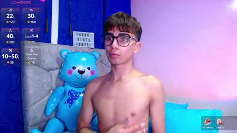 Snapshot of owenblue__ chatting on 12/31/24, 05:22 Owen Independent model online show from 12/31/24, 05:22