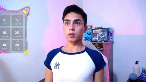 Owen  Independent model  online show from 11/17/25, 05:41