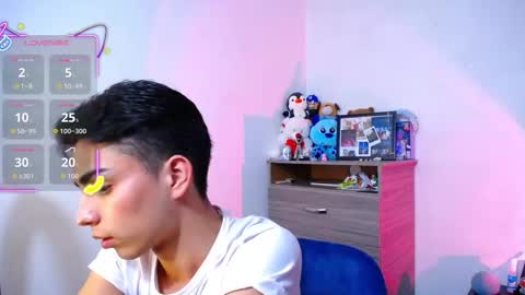 Owen  Independent model  online show from 11/19/25, 06:41