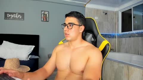 Snapshot of owengray2_ chatting on 01/20/25, 04:54 Owen online show from 01/20/25, 04:54
