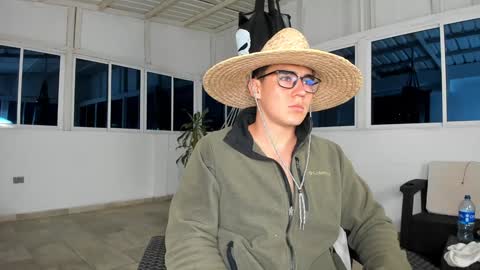 Snapshot of owengray2_ chatting on 01/24/25, 01:56 Owen online show from 01/24/25, 01:56