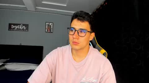 Snapshot of owengray2_ chatting on 09/12/25, 02:00 Owen online show from 09/12/25, 02:00