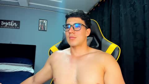 Snapshot of owengray2_ chatting on 09/13/25, 04:12 Owen online show from 09/13/25, 04:12