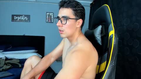 Snapshot of owengray2_ chatting on 09/25/25, 02:26 Owen online show from 09/25/25, 02:26
