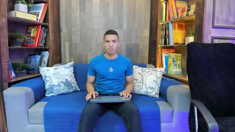 Snapshot of owenpierce1 chatting on 09/11/25, 11:43 Owen online show from 09/11/25, 11:43