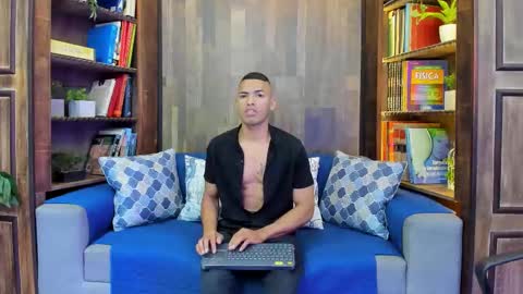 Snapshot of owenpierce1 chatting on 09/19/25, 11:22 Owen online show from 09/19/25, 11:22