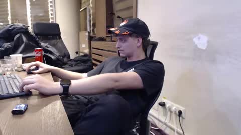 Snapshot of ozilla0699 chatting on 01/12/25, 12:18 ozilla0699 online show from 01/12/25, 12:18