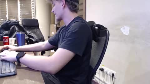 Snapshot of ozilla0699 chatting on 01/12/25, 04:00 ozilla0699 online show from 01/12/25, 04:00