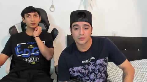 Snapshot of p_jhon chatting on 01/22/25, 11:43 P online show from 01/22/25, 11:43