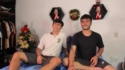 Snapshot of p_jhon chatting on 11/25/25, 04:56 P online show from 11/25/25, 04:56