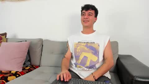 Snapshot of p_jhon chatting on 11/26/25, 02:34 P online show from 11/26/25, 02:34