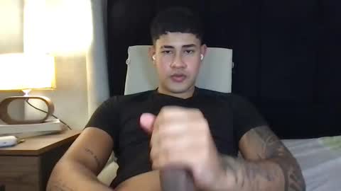 Snapshot of pablo_boston chatting on 01/05/25, 05:51 Javi online show from 01/05/25, 05:51