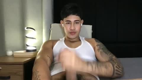 Snapshot of pablo_boston chatting on 09/23/25, 04:15 Javi online show from 09/23/25, 04:15
