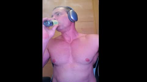 Snapshot of pablodavid15 chatting on 10/20/25, 03:01 pablodavid15 online show from 10/20/25, 03:01