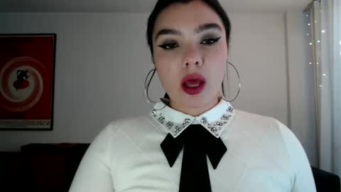 Snapshot of page_girl chatting on 10/01/25, 09:32 Page 3 online show from 10/01/25, 09:32