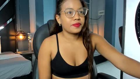 Snapshot of pamela_025 chatting on 10/27/25, 07:07 Pame online show from 10/27/25, 07:07
