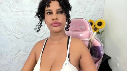 Snapshot of pamela_guzmaan_ chatting on 12/04/24, 04:27 PAMELA online show from 12/04/24, 04:27