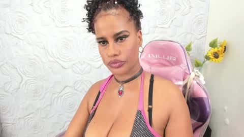Snapshot of pamela_guzmaan_ chatting on 01/03/25, 08:01 PAMELA online show from 01/03/25, 08:01
