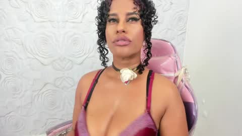 Snapshot of pamela_guzmaan_ chatting on 01/27/25, 05:15 PAMELA online show from 01/27/25, 05:15