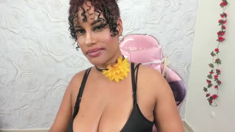 Snapshot of pamela_guzmaan_ chatting on 02/03/25, 08:24 PAMELA online show from 02/03/25, 08:24
