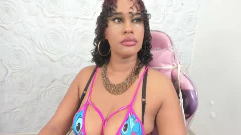 Snapshot of pamela_guzmaan_ chatting on 02/27/25, 06:20 PAMELA online show from 02/27/25, 06:20