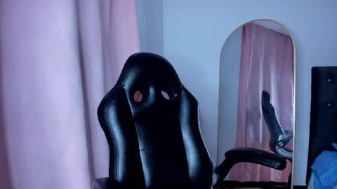Snapshot of pamela_trouble chatting on 02/12/25, 02:14 pamela_trouble online show from 02/12/25, 02:14