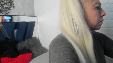 Snapshot of pamela_velazco chatting on 10/06/25, 12:46 pamela velazco online show from 10/06/25, 12:46