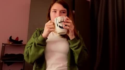 Snapshot of pamilarakestraw chatting on 10/19/25, 10:10 daniella online show from 10/19/25, 10:10