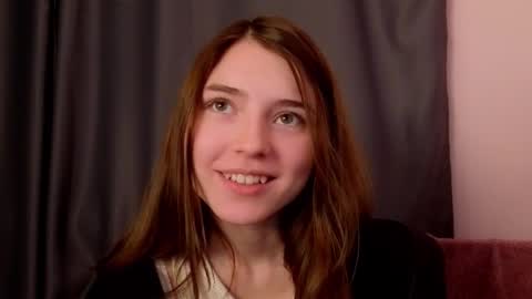 Snapshot of pamilarakestraw chatting on 10/25/25, 07:52 daniella online show from 10/25/25, 07:52