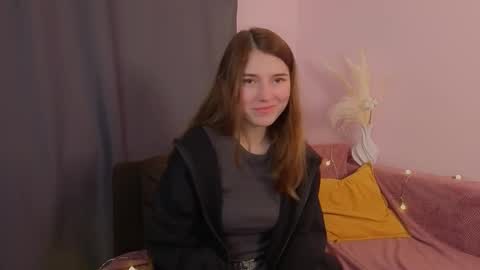 Snapshot of pamilarakestraw chatting on 11/04/25, 07:35 daniella online show from 11/04/25, 07:35