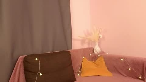 Snapshot of pamilarakestraw chatting on 11/08/25, 08:18 daniella online show from 11/08/25, 08:18