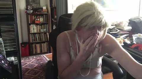 Snapshot of pantyvloletlace chatting on 09/16/25, 07:15 Pantyvioletlace online show from 09/16/25, 07:15