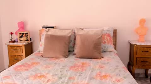 Snapshot of paola_sanchez1 chatting on 01/02/25, 02:35 Paola online show from 01/02/25, 02:35