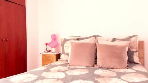 Snapshot of paola_sanchez1 chatting on 02/10/25, 01:55 Paola online show from 02/10/25, 01:55