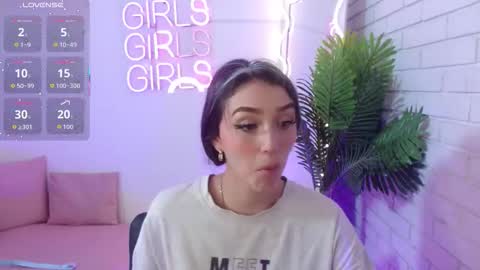 Snapshot of paola_tay chatting on 11/26/25, 12:50 Paola online show from 11/26/25, 12:50