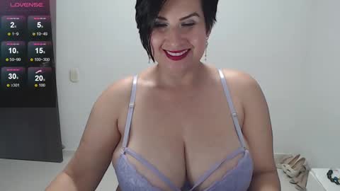 Snapshot of paola_williams chatting on 02/28/25, 02:42 Paola Williams online show from 02/28/25, 02:42