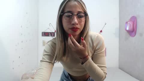 Paola online show from 01/14/25, 02:53