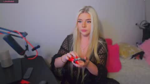 Snapshot of paradise_for_you_ chatting on 09/22/25, 04:25 Victoria online show from 09/22/25, 04:25