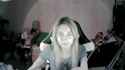 paradise_shade online show from 11/24/25, 05:34