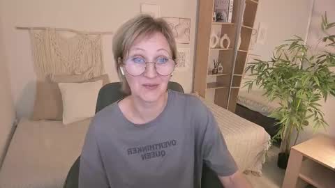 Paris online show from 10/26/25, 08:26