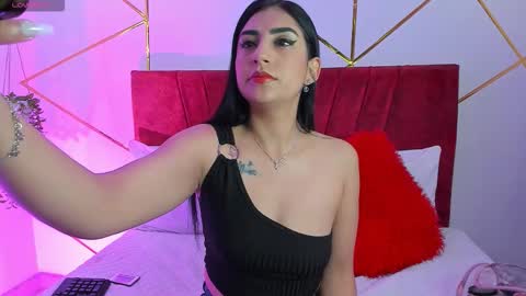 Snapshot of paris_evans_01 chatting on 10/01/25, 12:44 paris_evans_01 online show from 10/01/25, 12:44